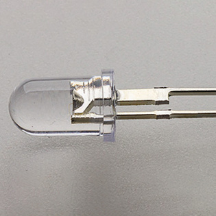 Светодиод OSY5CA5111P (ANR, 5мм (круглый)) : 5 мм прозрачная линза [угол 10-20°]